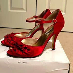 Steve Madden red strappy peep toe pump